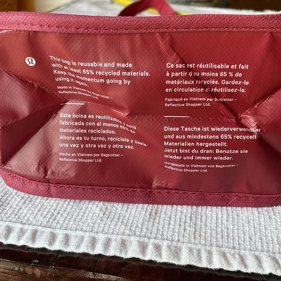 LULULEMON RED REUSABLE SMALL TOTE. Ombré w/ lululemon hits scattered all over - Picture 6 of 8